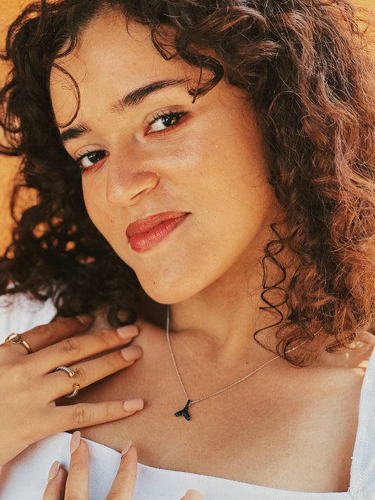 Black Tale Necklace